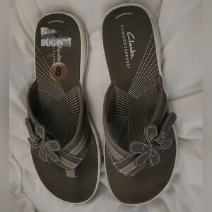 Clarks Brown Floral-Accent Cloudsteppers Slip-On Sandals